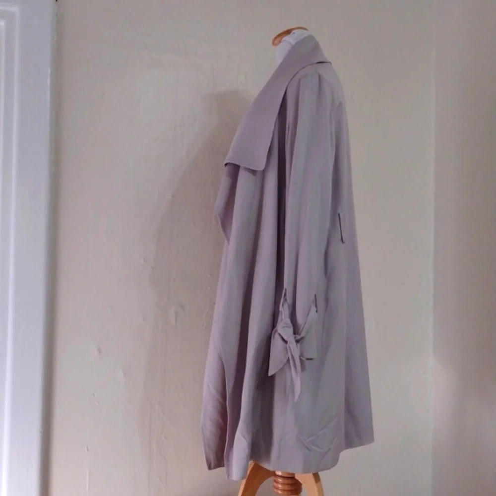 Tahari Gray Wrap Coat Size 6 NWT Missing Belt
